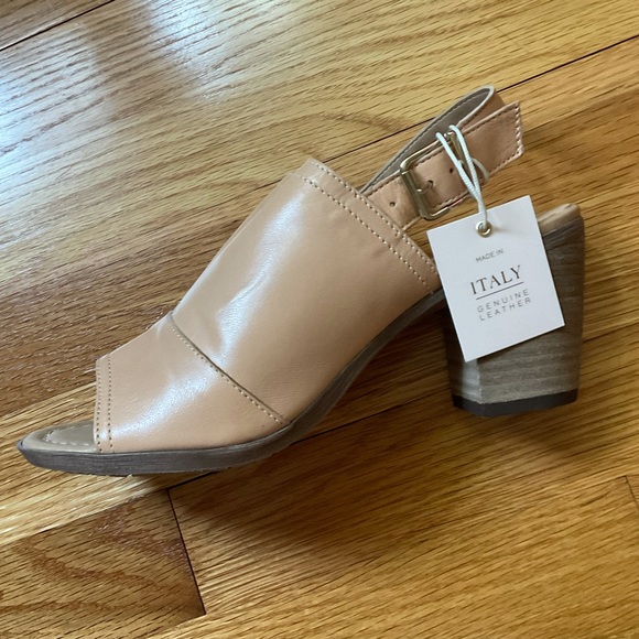 💕 Tan Leather Slingbacks with Stacked Heel 💕 - Picture 7 of 15